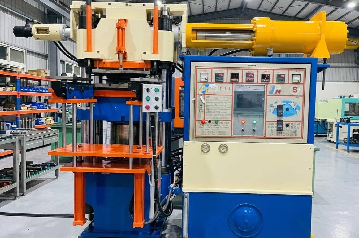 เครื่องฉีดยาง ออโต้ สไสต์ แบบแนว injection machine