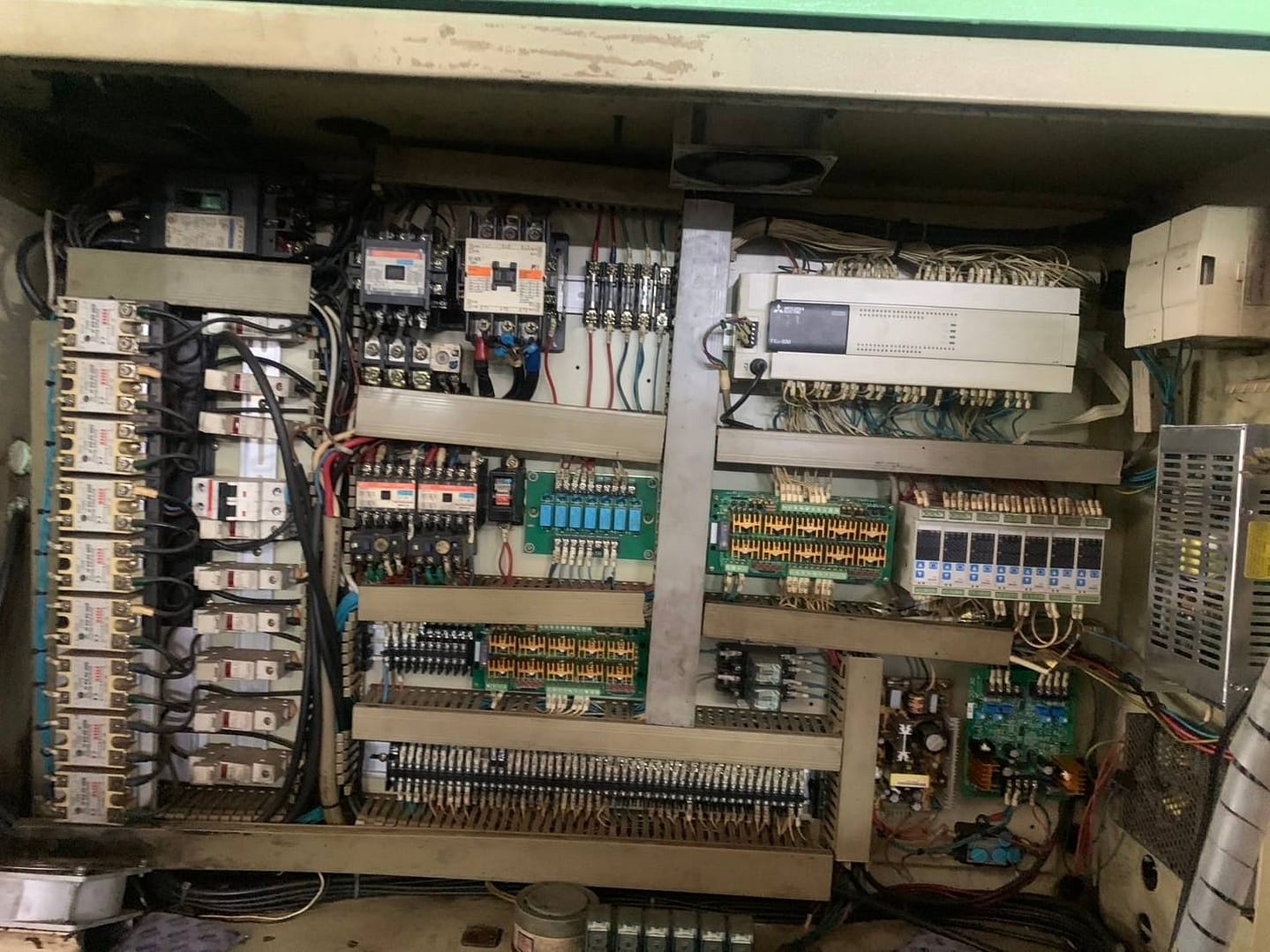 เครื่องฉีดยาง ออโต้ สไสต์ แนวนอน